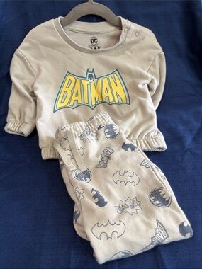 DC Kids Beige and Yellow Batman Pajama Set • 6-9 Months
